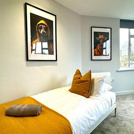 Bournemouth Getaway: 3Br Apartment Near Beach المظهر الخارجي الصورة