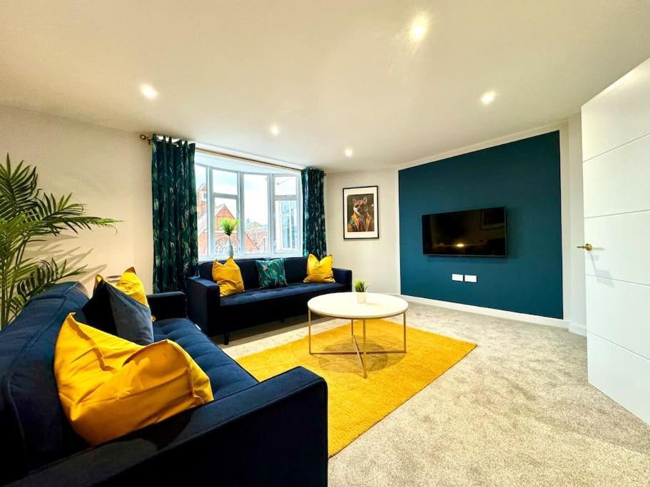 Bournemouth Getaway: 3Br Apartment Near Beach المظهر الخارجي الصورة