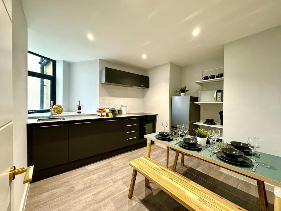 Bournemouth Getaway: 3Br Apartment Near Beach المظهر الخارجي الصورة