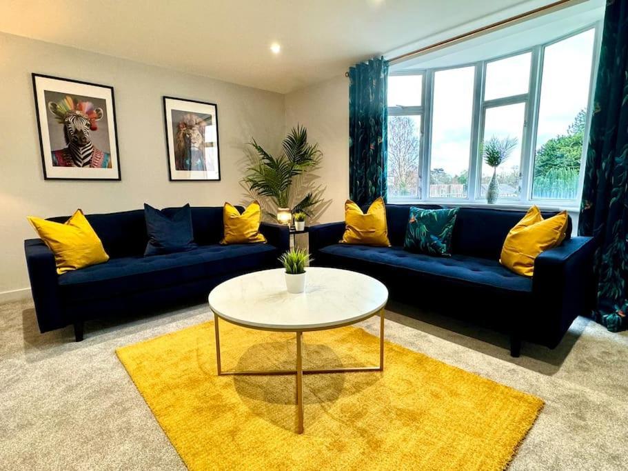 Bournemouth Getaway: 3Br Apartment Near Beach المظهر الخارجي الصورة