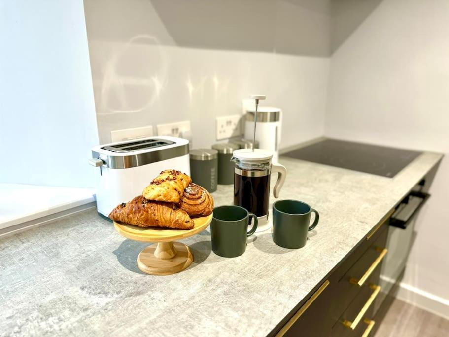 Bournemouth Getaway: 3Br Apartment Near Beach المظهر الخارجي الصورة