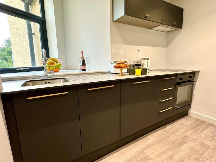 Bournemouth Getaway: 3Br Apartment Near Beach المظهر الخارجي الصورة